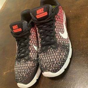 NIKE Air Max Sequent 2